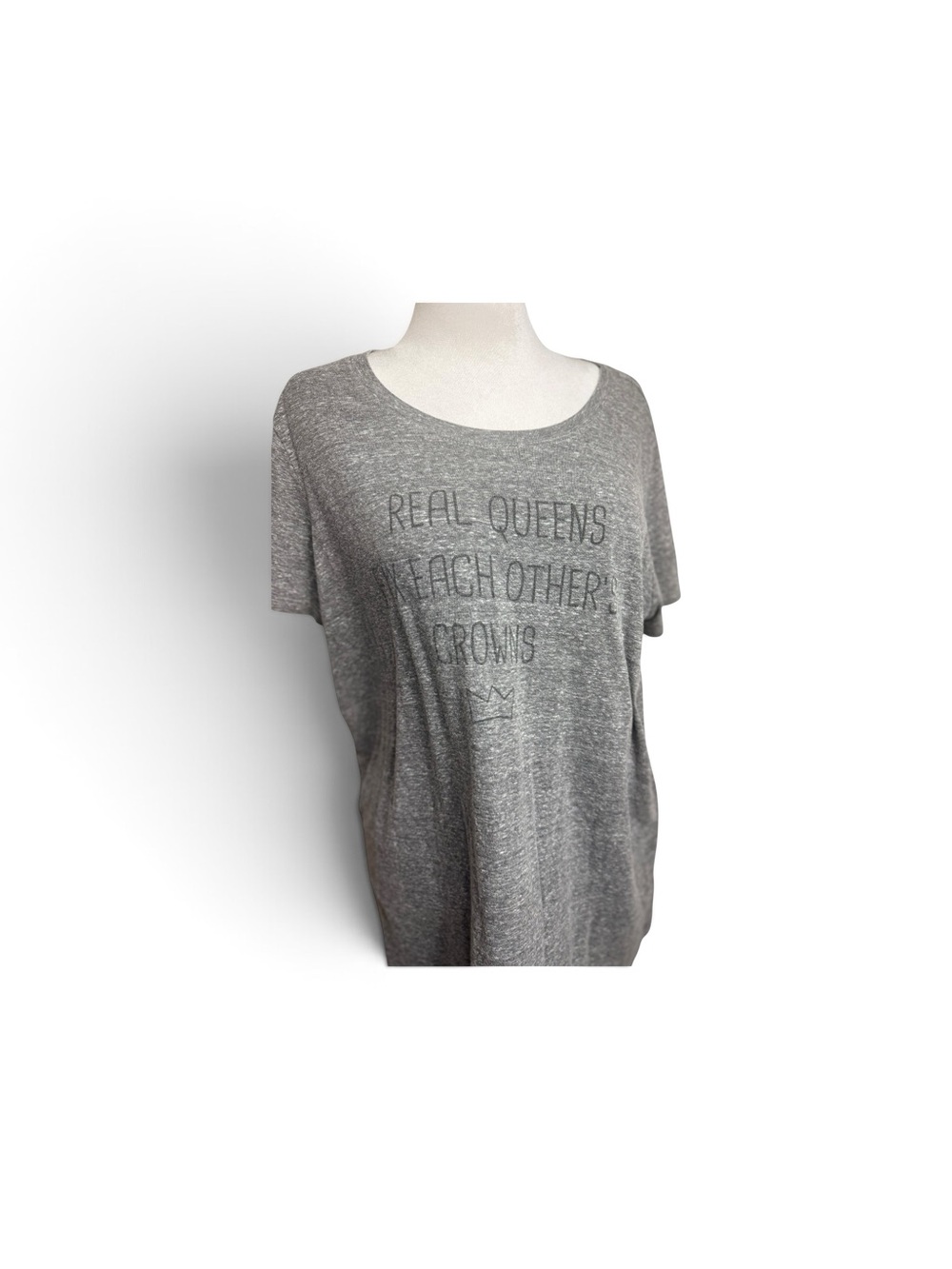 torrid Gray Scoop Neck Graphic Tee - "Real Queens" Print size 3-3X/22-24